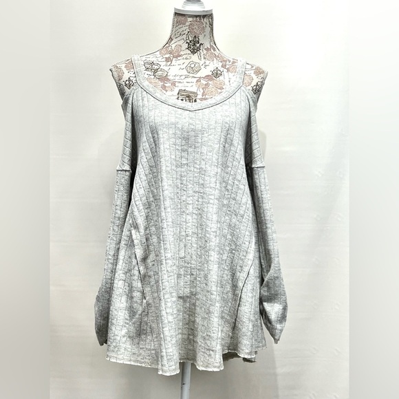 UMGEE Light gray ribbed cold shoulder knit top‎ size M - Picture 9 of 15